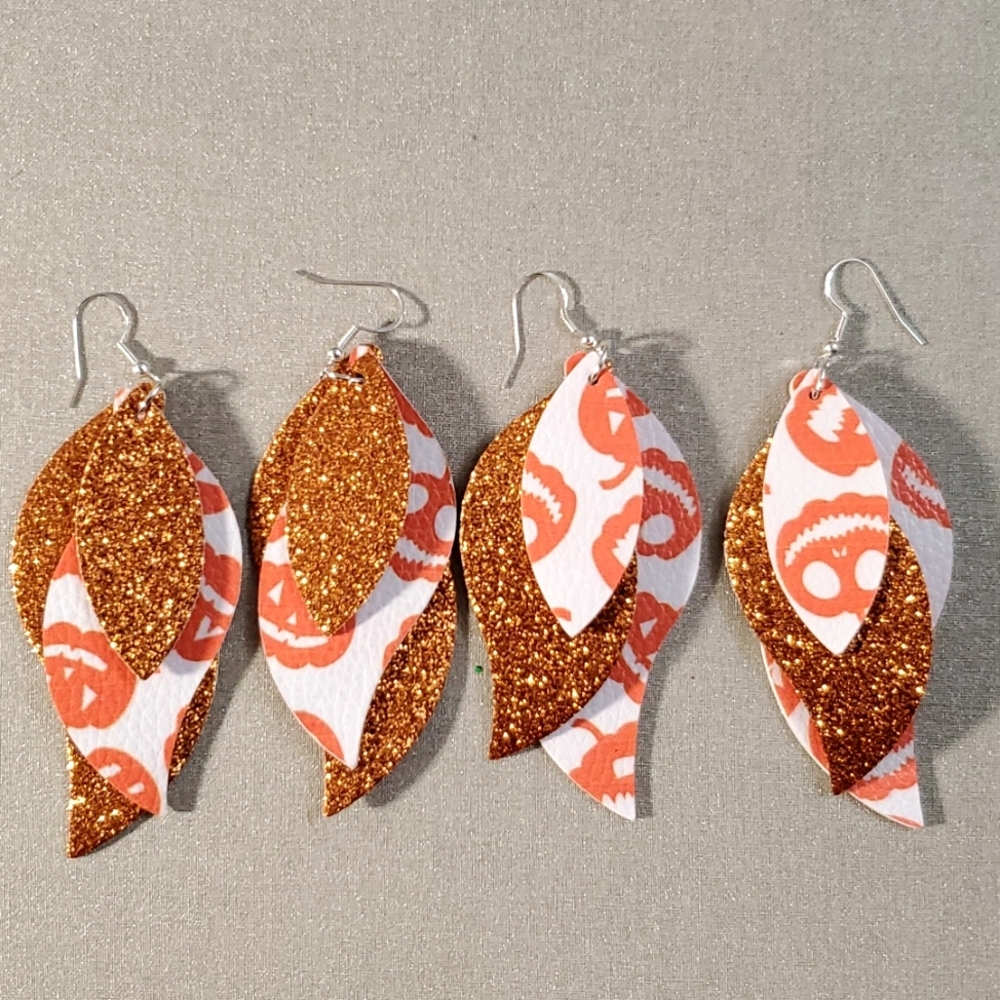 2 pairs of Halloween earrings